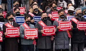 Bác sĩ Hàn bị bắt vì tung danh sách đồng nghiệp không đình công