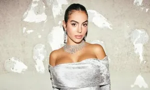 Bạn gái Ronaldo thu hút ở Paris Fashion Week